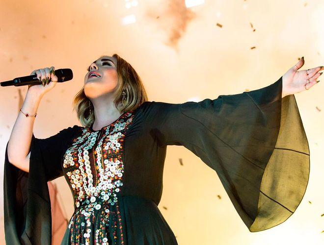 Схудла Адель одягла стару сукню: як співачка виглядає в одязі до схуднення