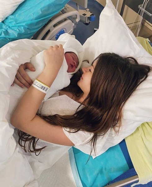 Відомий блогер Альона Венум вперше стала мамою: перші фото