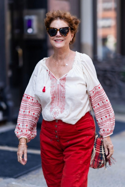 Голлівудська кінозірка Сьюзен Сарандон прогулялася Нью-Йорком у вишиванці
