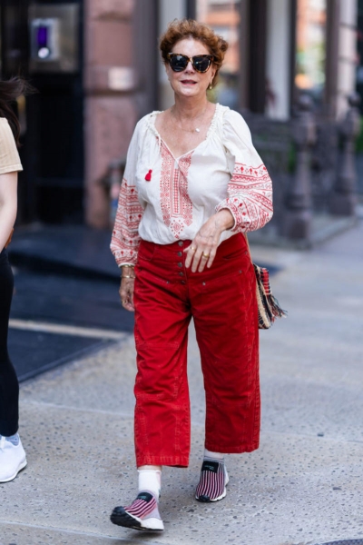 Голлівудська кінозірка Сьюзен Сарандон прогулялася Нью-Йорком у вишиванці
