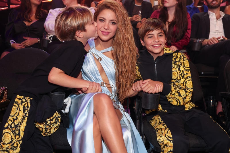 Шакіра з'явилася на килимовій доріжці премії MTV VMA 2023 із синами від Жерара Піке