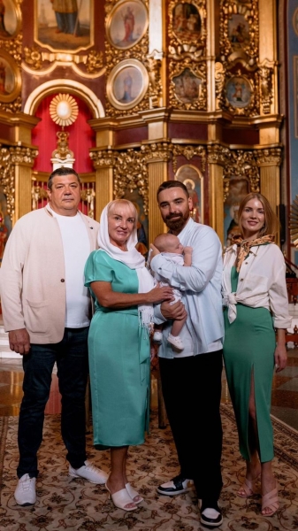 Фіналіст «Холостячки» Олексій Тригубенко вперше засвітив кохану на фото з хрещення їхнього тримісячного сина