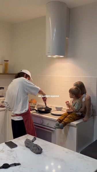 Кацуріна показала, як Дантес готує для її дітей