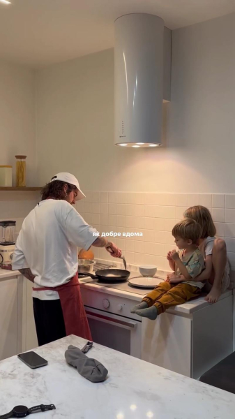 Кацуріна показала, як Дантес готує для її дітей
