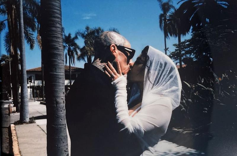 Кортні Кардаш'ян показала архівні фото з весілля з Тревісом Баркером