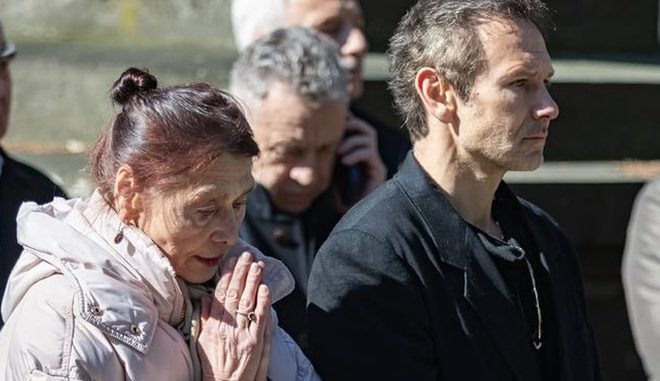 vakarchuk-razom-iz-mamoju-vidvidav-mogilu-batka-u-pjatu-richnicju-jogo-smerti-51f4252.jpg