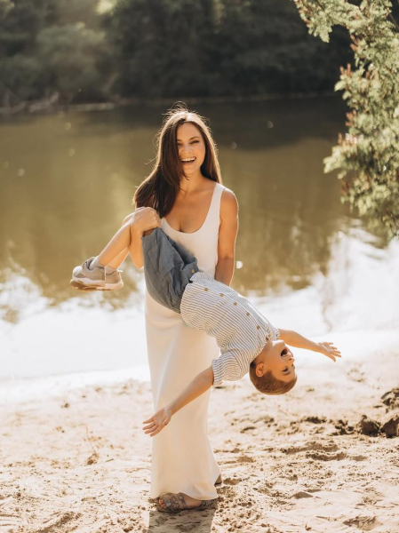 Зірка «Спіймати Кайдаша» Хижняк похвалилася новою фотосесією із 8-річним сином