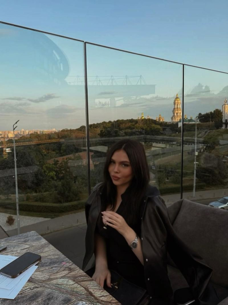 «Дві з моїх трьох домівок»: дочка Фреймут показала, як провела серпень у Києві та Лондоні