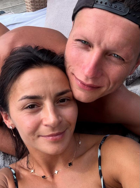 Гвоздьова, яка нещодавно подавала на розлучення, відсвяткувала з чоловіком річницю шлюбу