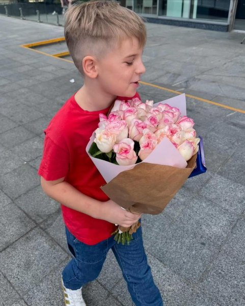 «Пішов на побачення»: Танчинець зняв 7-річного сина с квітами та шоколадкою
