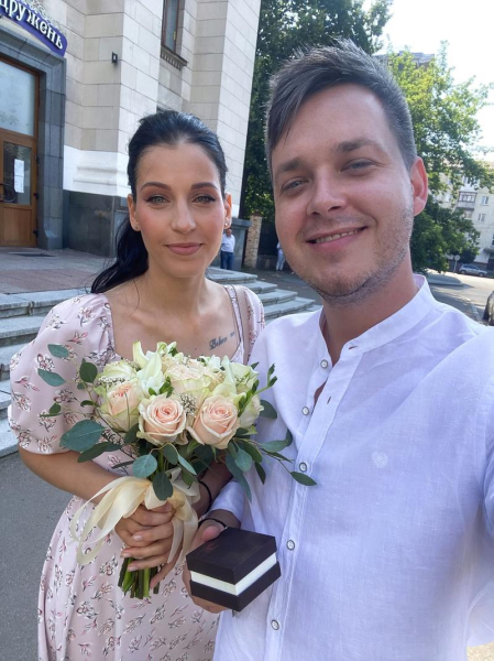 Войтюк узаконив стосунки з коханою через 9 місяців після народження двійні