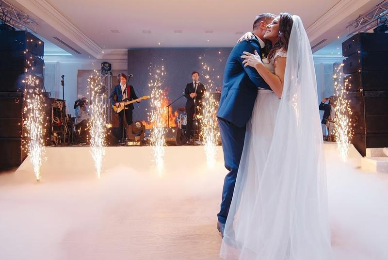 Наталка Карпа показала архівні фото з весілля та відповіла на чутки про розлучення