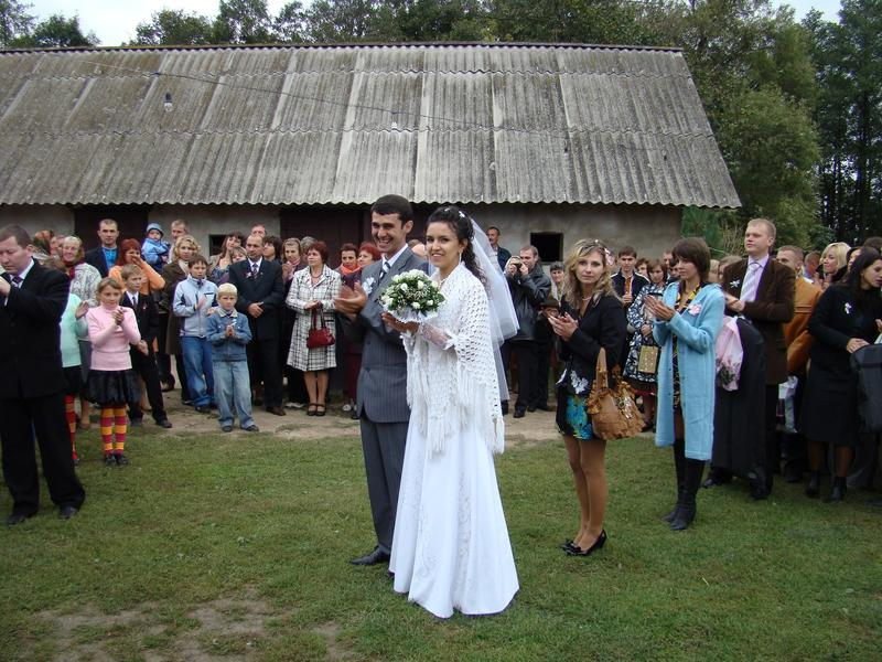 Зірка «Ліги сміху» Стадницький показав архівні фото зі свого весілля у селі