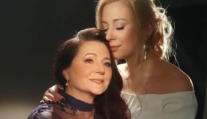 dva-roki-bez-vas-tonja-matviyenko-vshanuvala-pamjat-znamenitoyi-mami-601dd9d.jpg