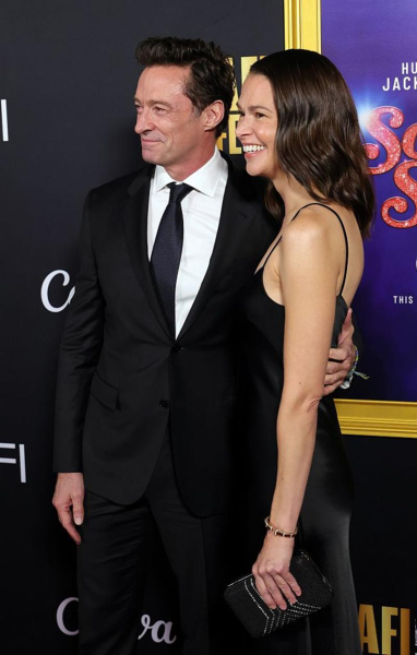 Г'ю Джекман вперше після розлучення вийшов на червону доріжку з новою дівчиною