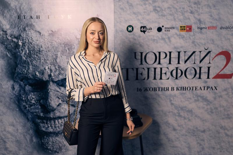 «Неймовірно страшно»: блогери високо оцінили горор «Чорний телефон 2» з Ітаном Гоуком