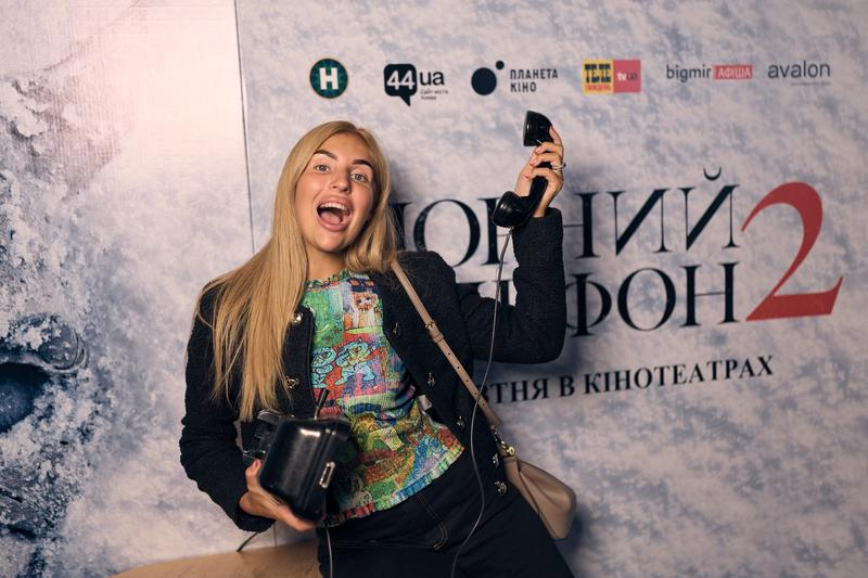 «Неймовірно страшно»: блогери високо оцінили горор «Чорний телефон 2» з Ітаном Гоуком