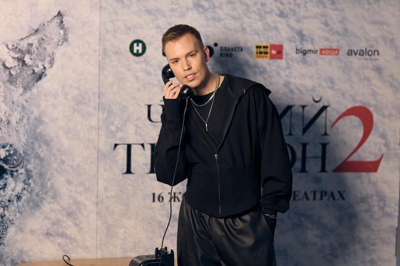 «Неймовірно страшно»: блогери високо оцінили горор «Чорний телефон 2» з Ітаном Гоуком