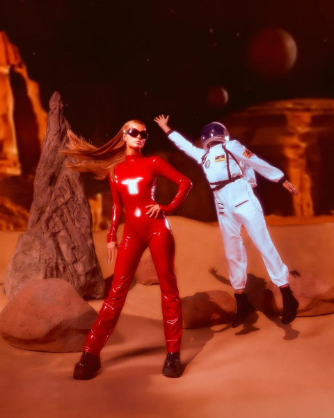 Періс Гілтон скопіювала образ Брітні Спірс із відомого кліпу