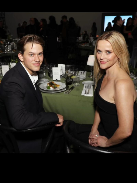 Різ Візерспун публічно привітала з 22-річчям сина від Раяна Філліппа