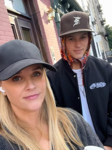 Різ Візерспун публічно привітала з 22-річчям сина від Раяна Філліппа