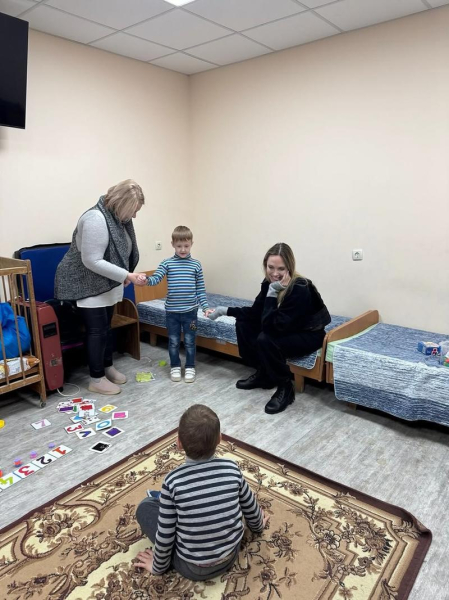 Анджеліна Джолі запостила фото з поїздки до Херсона та Миколаїва