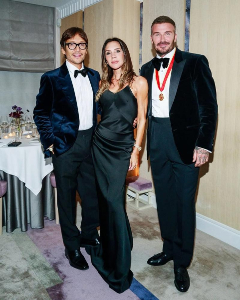 Дружина Бекхема показала, як вони відсвяткували отримання ним лицарського звання