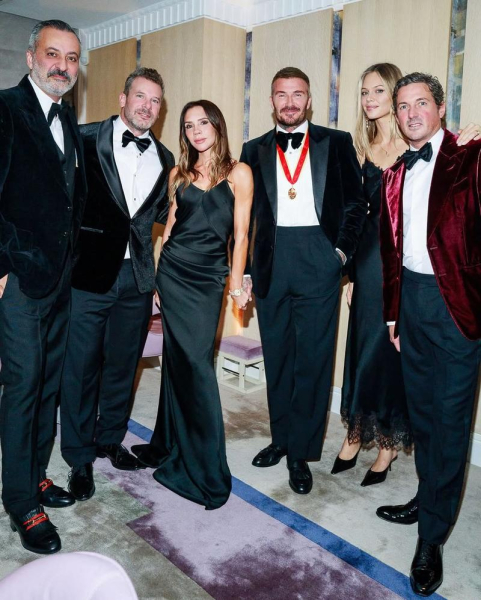 Дружина Бекхема показала, як вони відсвяткували отримання ним лицарського звання