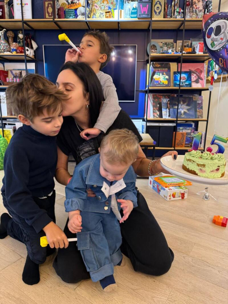 Джамала вперше засвітила на фото обличчя третього сина