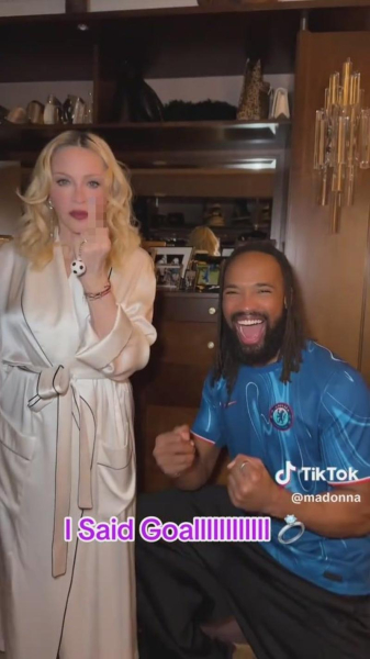 Мадонна показала "освідчення" від 29-річного залицяльника