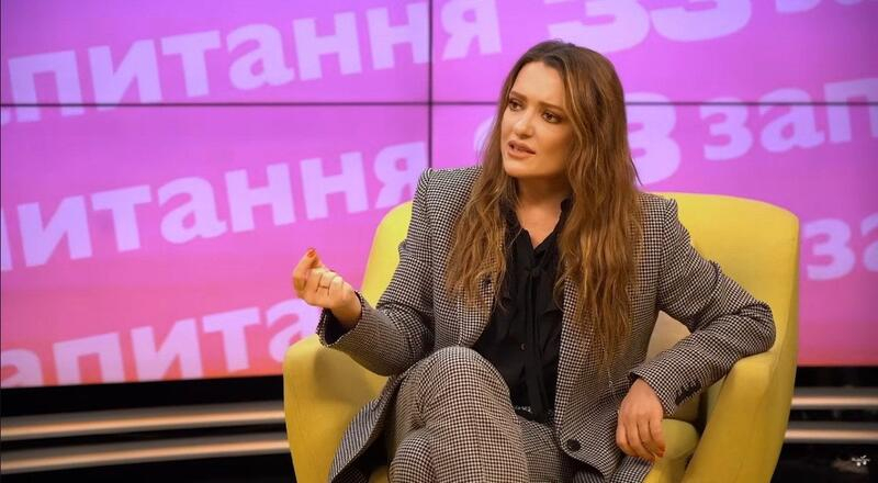 Могилевська засвітилася з обручкою та підігріла чутки про таємне весілля