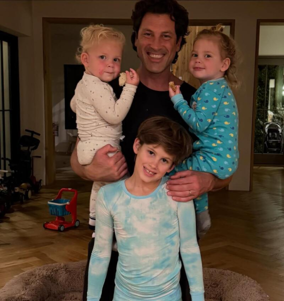 Перший «Холостяк» Макс Чмерковський показав усіх дітей на одному фото