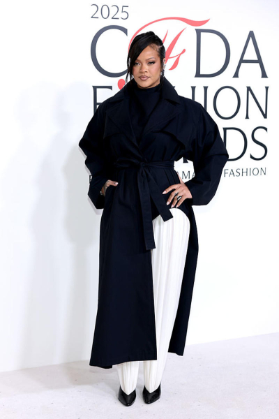 Ріанна вперше вийшла на червону доріжку після третіх пологів