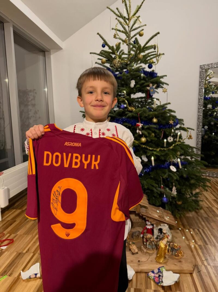 Шоптенко потішила сина різдвяним подарунком від відомого футболіста
