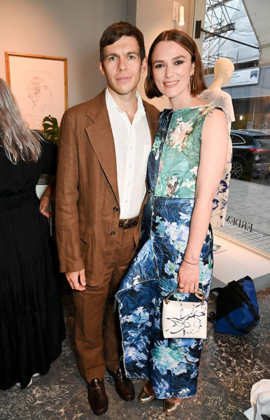 Кіра Найтлі спровокувала чутки про розлучення з чоловіком