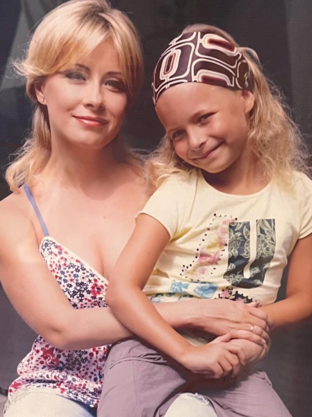 Кравець привітала дочку з 23-річчям та показала рідкісні фото із сімейного альбому