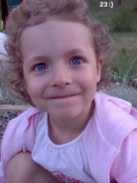 Кравець привітала дочку з 23-річчям та показала рідкісні фото із сімейного альбому