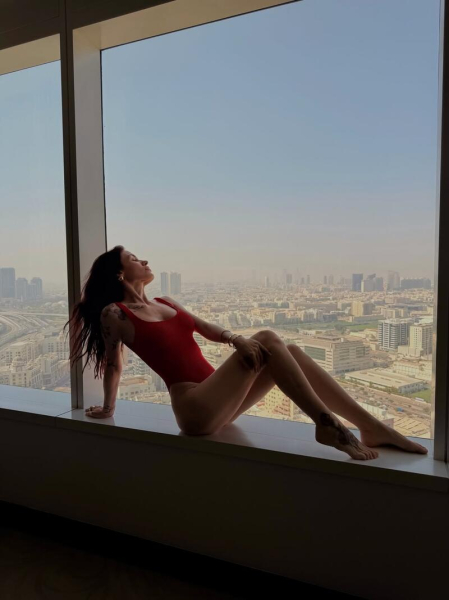 &laquo;Мамам теж потрібний відпочинок&raquo;: MamaRika знялася в Дубаї в купальнику