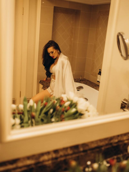 Саліванчук влаштувала відверту фотосесію у ванній