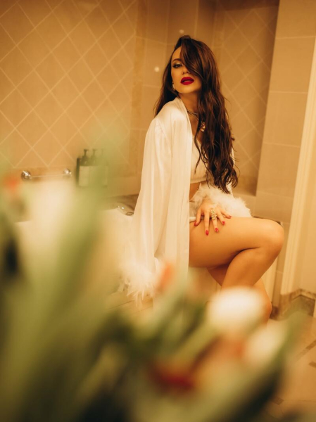 Саліванчук влаштувала відверту фотосесію у ванній