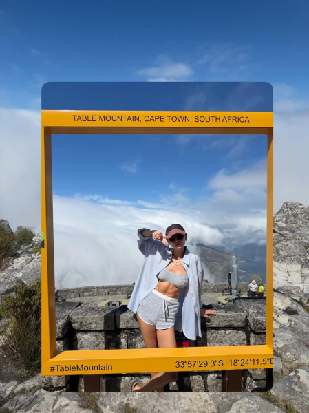 Сопонару з чоловіком з другої спроби підкорила знамениту гору в ПАР