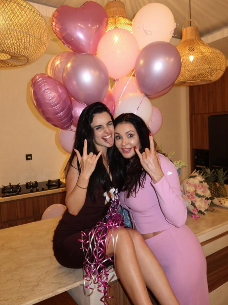 Трінчер на рідкісних фото показала свою «найкрутішу» маму