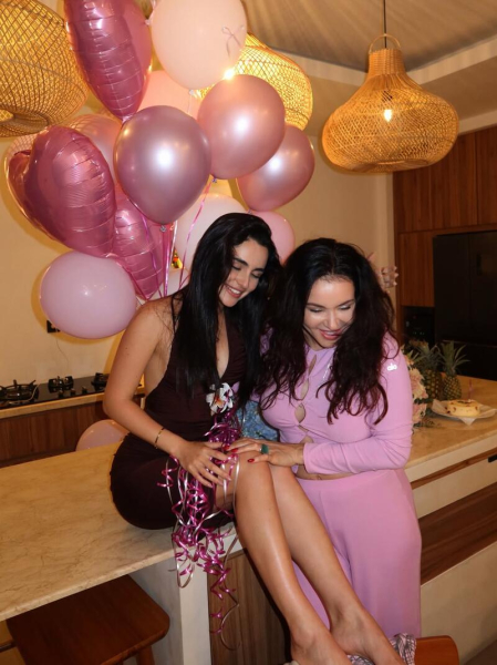 Трінчер на рідкісних фото показала свою «найкрутішу» маму