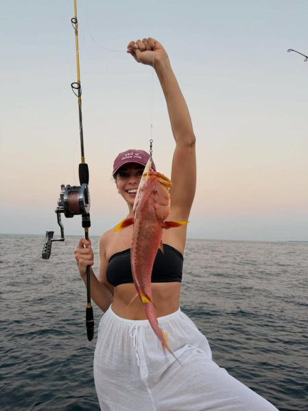 З келихом ігристого та вудкою: Неплях показала, як рибалить на Мальдівах