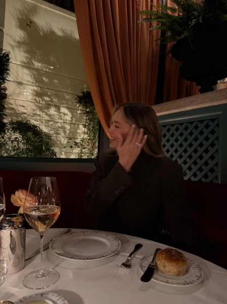 Брежнєва спровокувала чутки про заручини діамантовою каблучкою на безіменному пальці