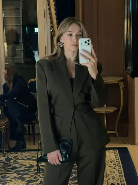 Брежнєва спровокувала чутки про заручини діамантовою каблучкою на безіменному пальці