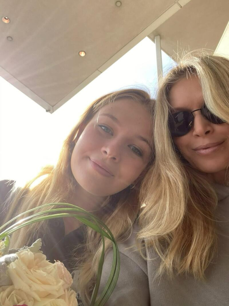 Брежнєва запостила рідкісні фото зі старшою дочкою з нагоди її 25-річчя