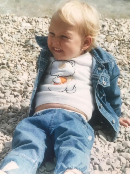 Брежнєва запостила рідкісні фото зі старшою дочкою з нагоди її 25-річчя