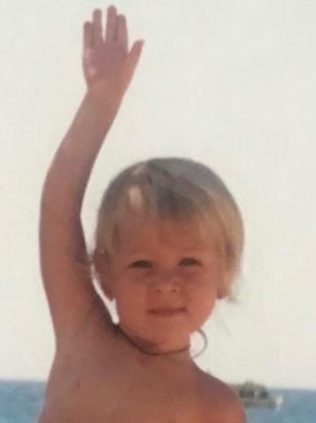 Брежнєва запостила рідкісні фото зі старшою дочкою з нагоди її 25-річчя