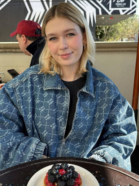 Брежнєва запостила рідкісні фото зі старшою дочкою з нагоди її 25-річчя